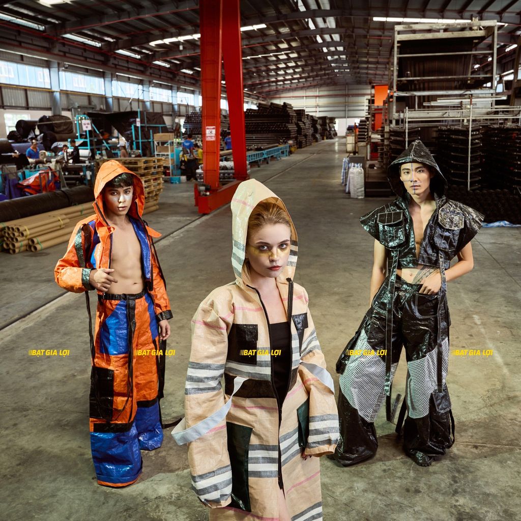 TỪ BẠT NHỰA ĐẾN THỜI TRANG - BƯỚC CHUYỂN MÌNH MỚI MẺ