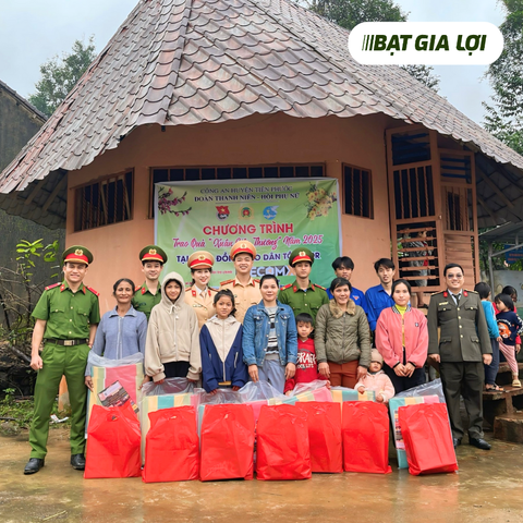 CHƯƠNG TRÌNH TẶNG QUÀ CHO BÀ CON TẾT NĂM 2025