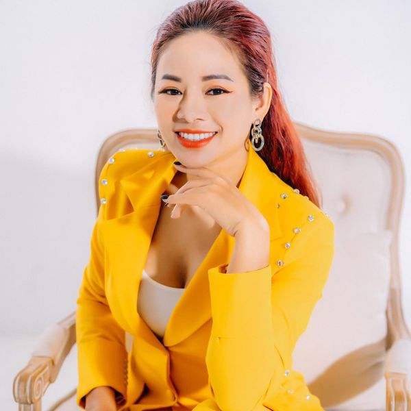 Coach Huệ Nguyễn là ai?