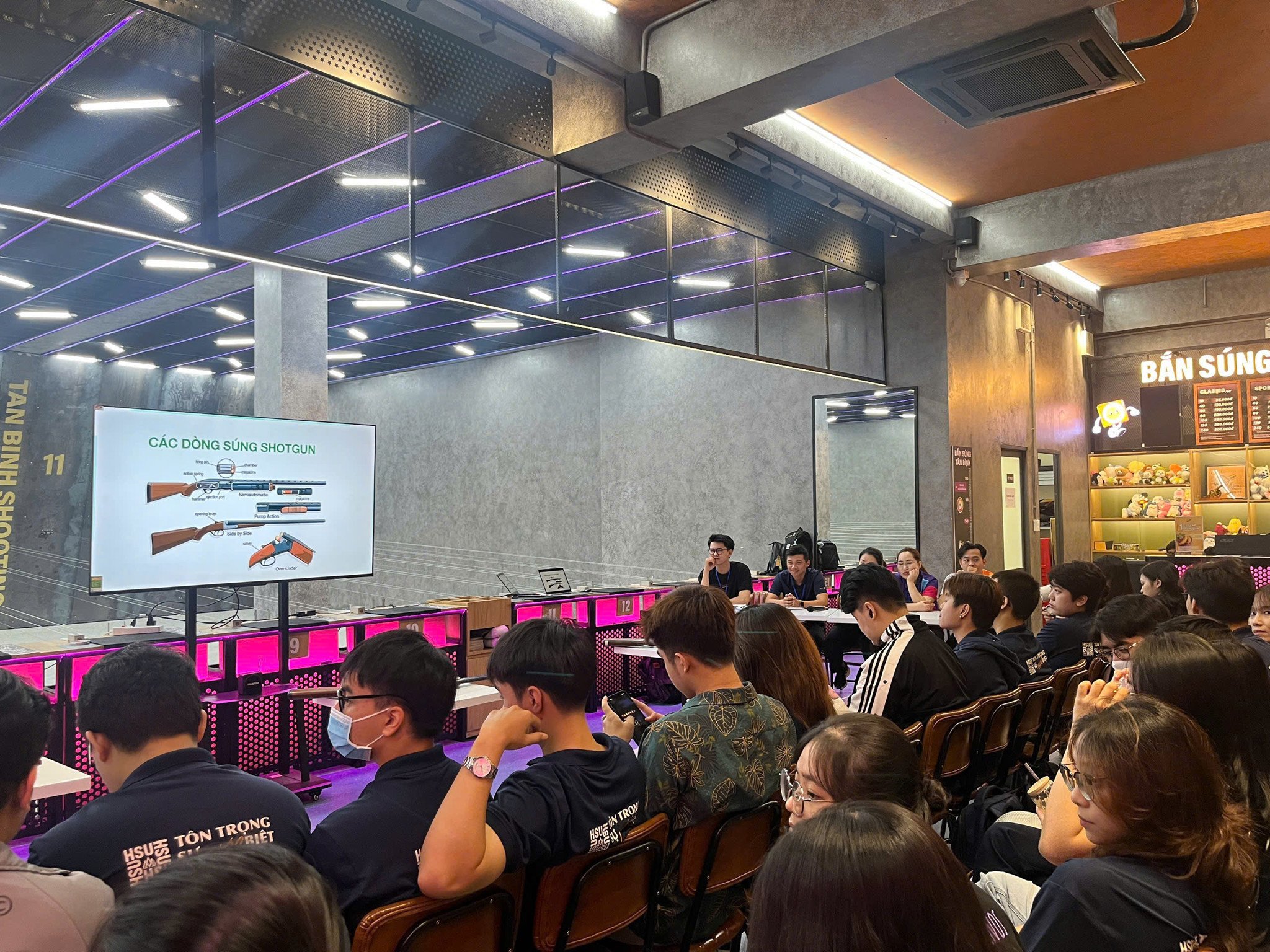 Buổi học thứ hai của Đại học Hoa Sen tại Saigon Sniper Tân Bình