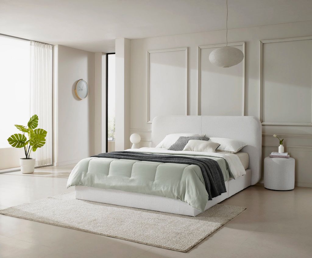 Review chi tiết về giường ngủ Charmant tại Hangal