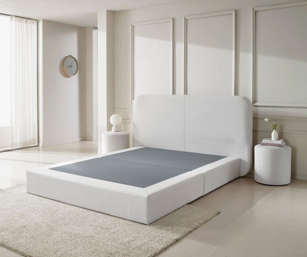 Khung giường Charmant được làm từ vải Fargotex hạn chế chống bụi, trầy xước