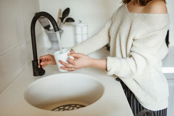 Uống nước đúng cách có ích hơn bạn nghĩ