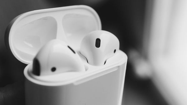 Tai nghe AirPods 2 (hộp sạc dây)