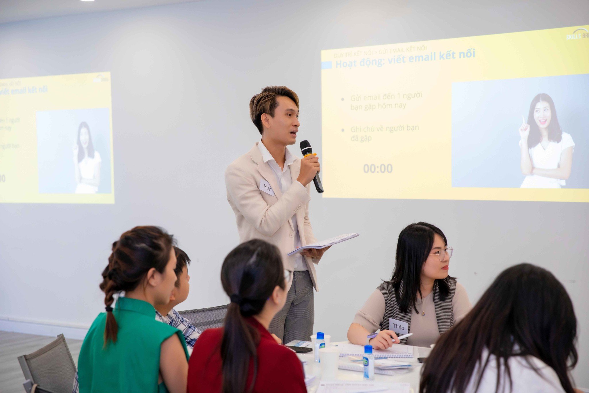 Nếu bạn tham gia một sự kiện, hãy tìm hiểu xem ai sẽ có mặt. Ảnh: Internet