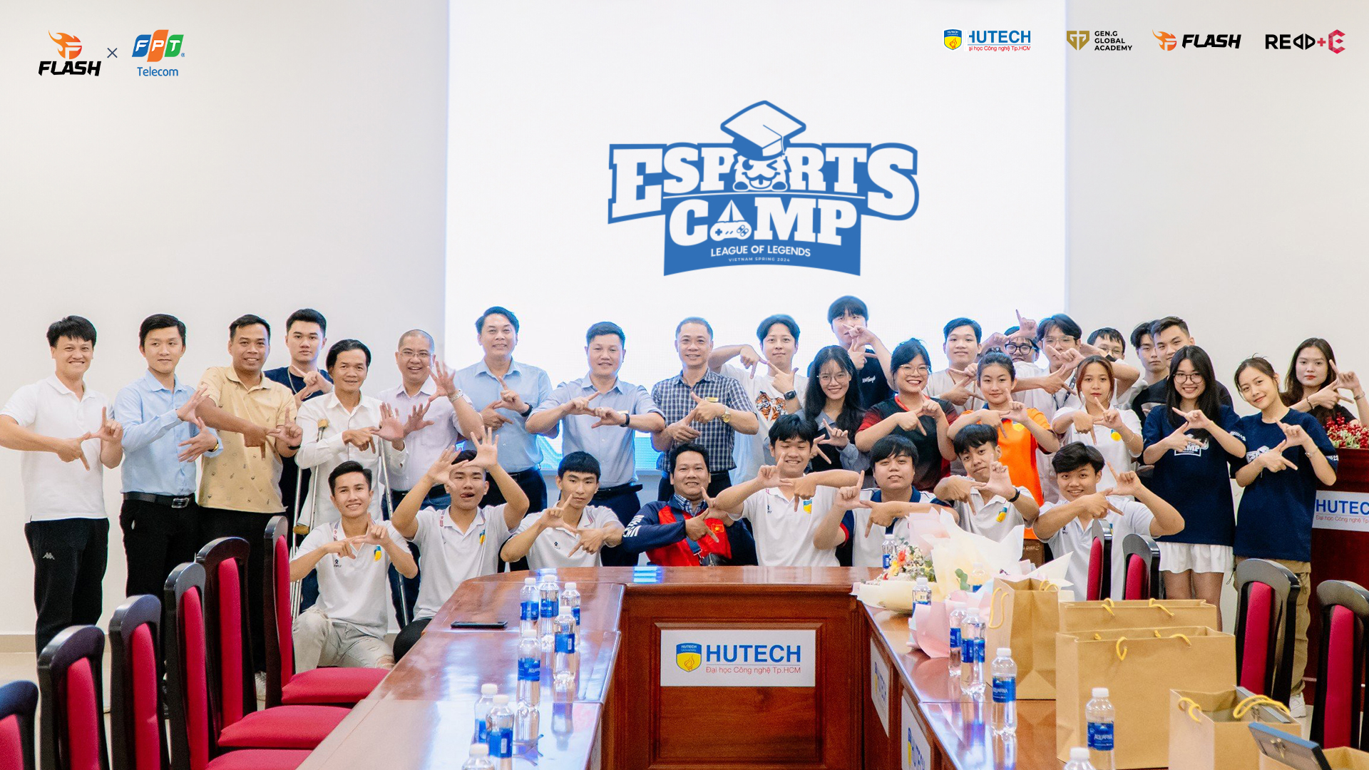 “Esports Camp Spring 2024” - Khoá đào tạo Thể thao điện tử của Team Flash phối hợp cùng HUTECH thành công rực rỡ