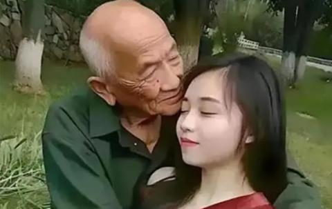 Lười Lao Động Tham Tiền Cô Gái Quê Quan Hệ Tình Dục Cùng Lúc Với 3 Người Đàn Ông Đáng Tuổi Cha Mình