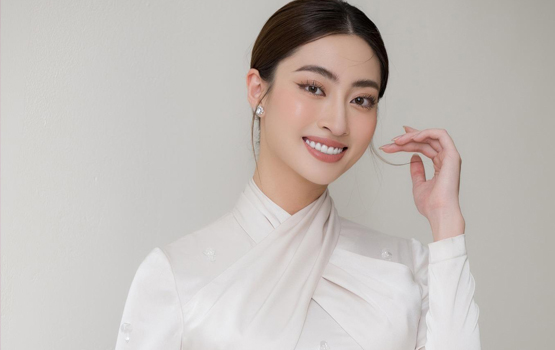 Hoa Hậu Lương Thùy Linh Giợi Cảm Trong Trang Phục Áo Dài