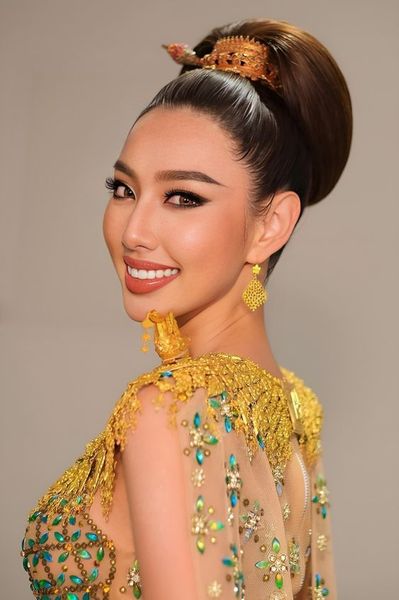 hoa hậu thùy tiên