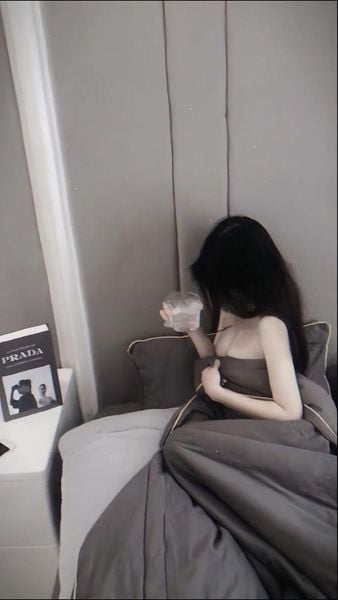 cô gái trẻ làm tiểu tam kiếm sống