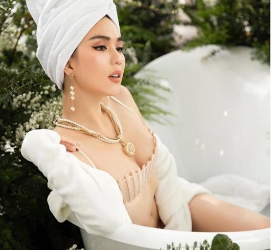 Ngọc Trinh Tốt Khoe Xấu Che - Ở Tuổi 34 Có Nên Tiếp Tục Khoe Thân