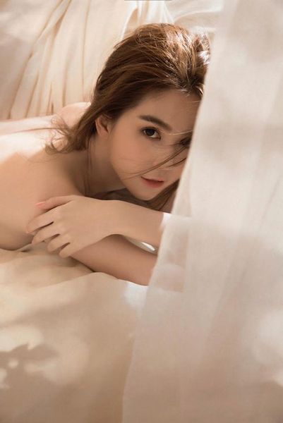 ngọc trinh khoe thân nóng bỏng