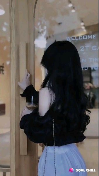 cô gái trẻ làm tiểu tam kiếm sống