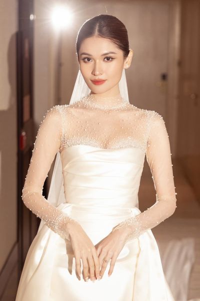 Á hậu thùy dung
