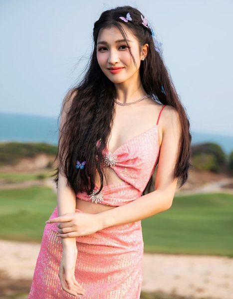 Á hậu Phương Nhi