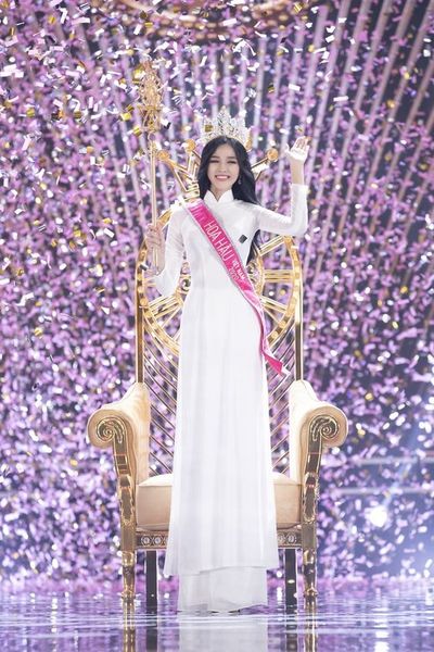 hoa hậu Hà kiều anh đăng quang