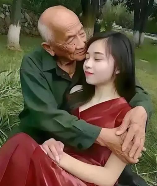 cô gái trẻ cặp bồ với ông già mục đích kiếm tiền