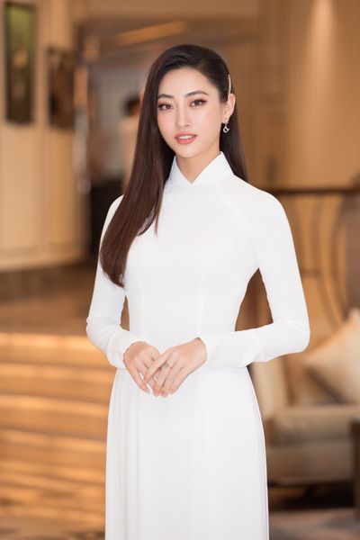 hoa hậu lương thùy linh trang phục áo dài