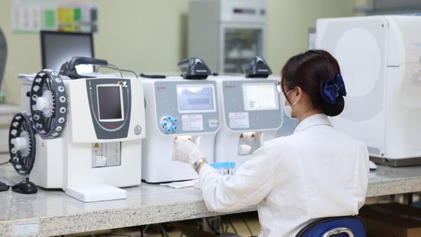 Công Nghệ Exosome: Lịch Sử Hình Thành và Những Nhà Khoa Học Tiên Phong Trong Lĩnh Vực Chăm Sóc Sắc Đẹp