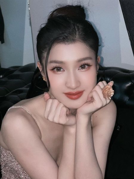 Á hậu Phương Nhi