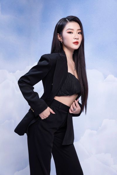 Phạm Hương Anh 18 tuổi