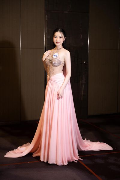 Phạm Hương Anh 18 tuổi