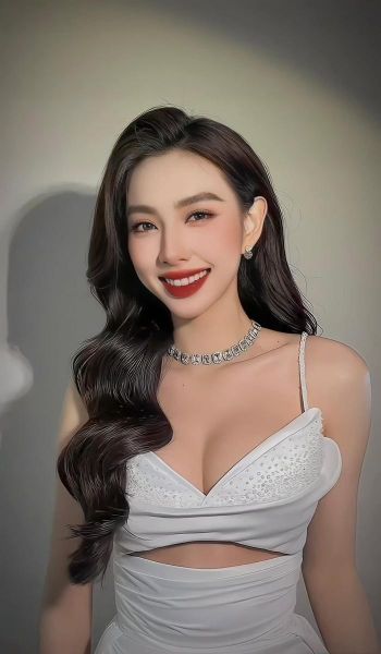 hoa hậu Thùy Tiên
