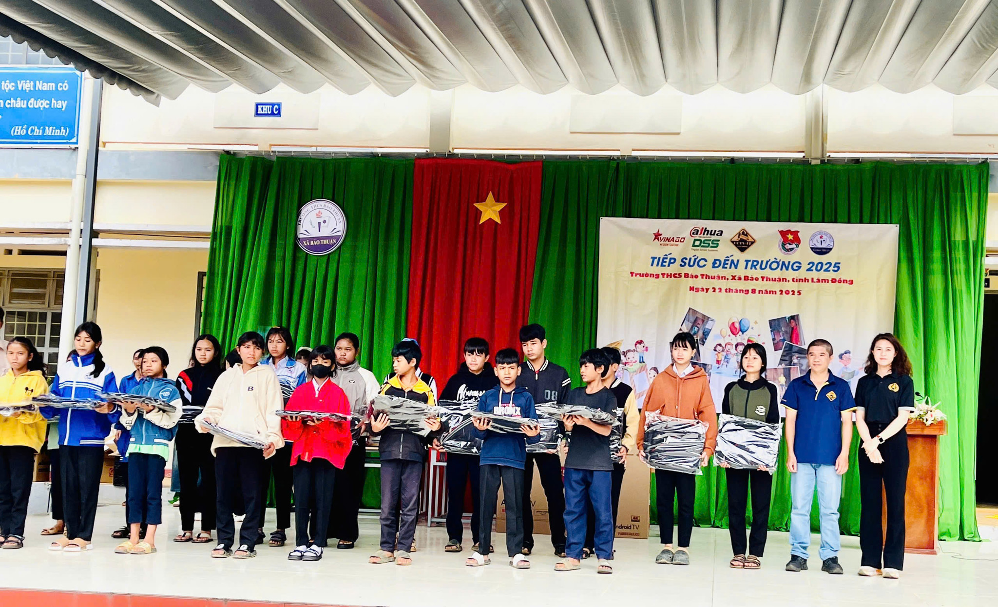 Thế Giới Máy Tính đồng hành cùng thầy trò Trường THCS Bảo Thuận