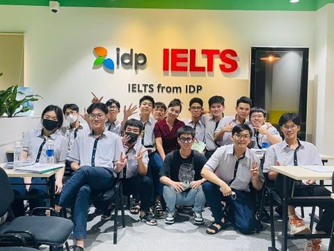 Tổ chức ôn luyện và đưa đón học sinh trường Việt Thanh dự thi IELTS