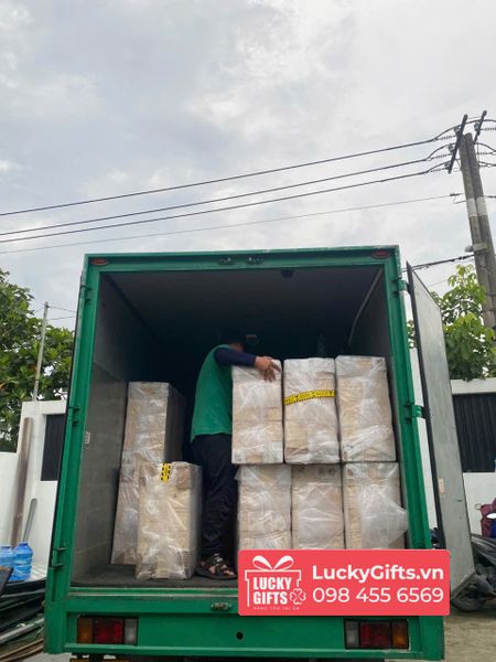 Dịch vụ giao quà Tết toàn quốc – miễn phí in logo