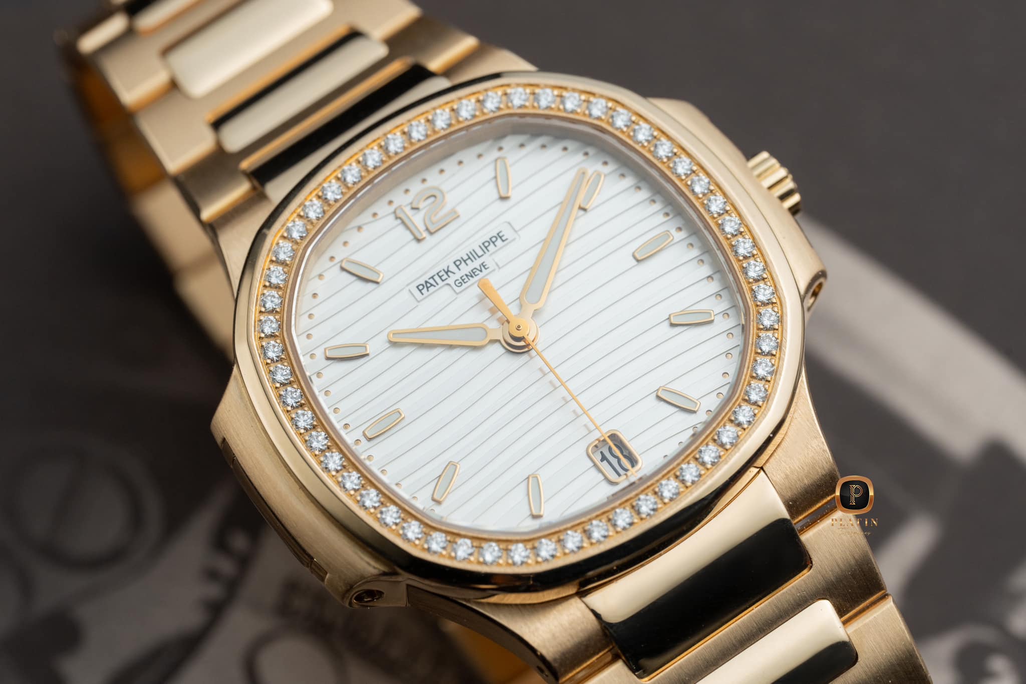 Đồng hồ Patek Philippe Nautilus 7118/1200R-001– Platin Timepieces