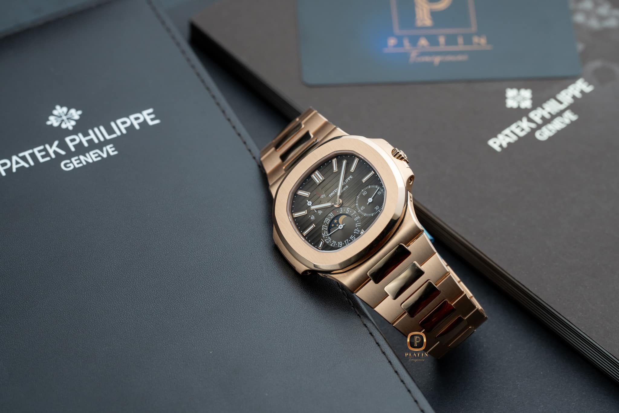 Đồng hồ Patek Philippe Nautilus 5712-1R-001 Vàng hồng Mặt số Nâu ...