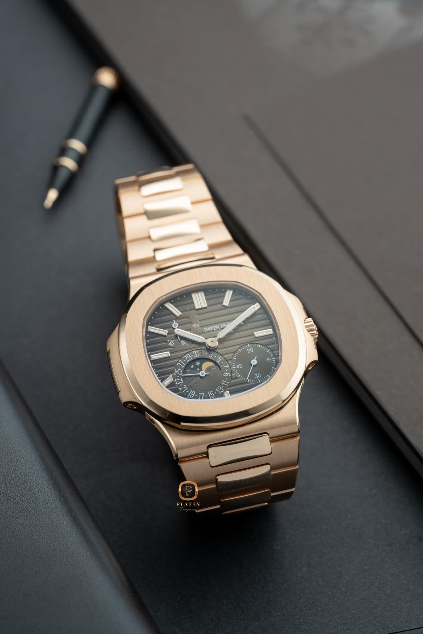 Đồng hồ Patek Philippe Nautilus 5712-1R-001 Vàng hồng Mặt số Nâu ...