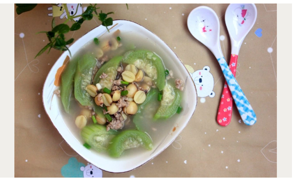 Canh mướp nấu thịt băm hạt sen