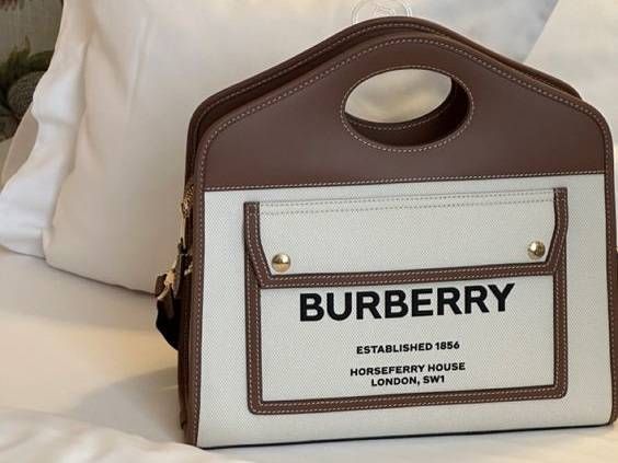 Nghệ Thuật Trong Từng Đường May: Chất Liệu Và Thủ Công Của Burberry Pocket Bag