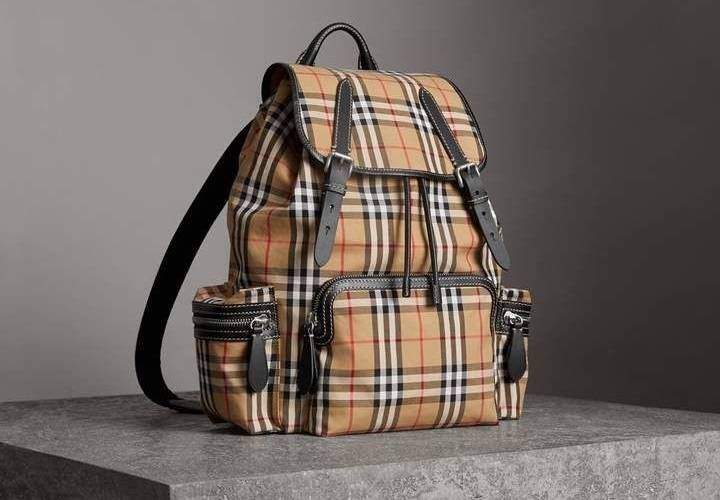 Cách các mẫu  Burberry Check đã chuyển từ sàn diễn thời trang sang thời trang đường phố