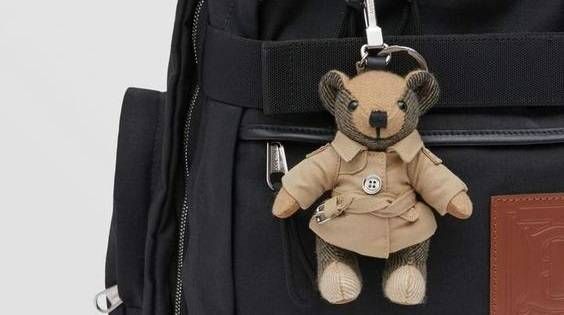 Bag Charms Burberry : Hơn Cả Một Phụ Kiện