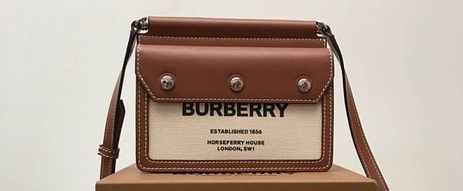 Tái Hiện Quá Khứ: Hành Trình Của Burberry Pocket Bag