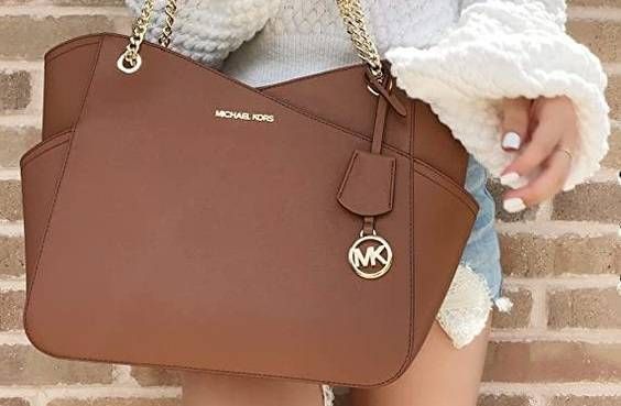 Túi Michael Kors: Sự Kết Hợp Giữa Nghệ Thuật và Thời Trang