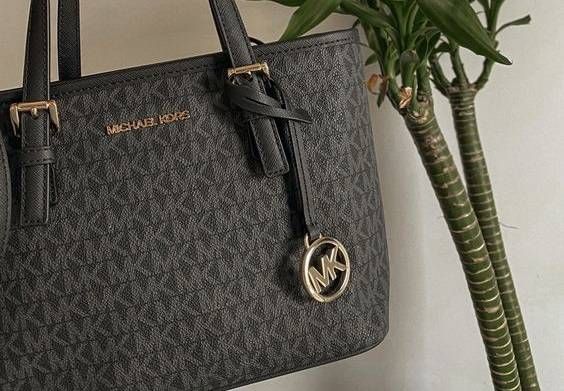 Nhìn Lại Hành Trình Phát Triển Của Túi Michael Kors