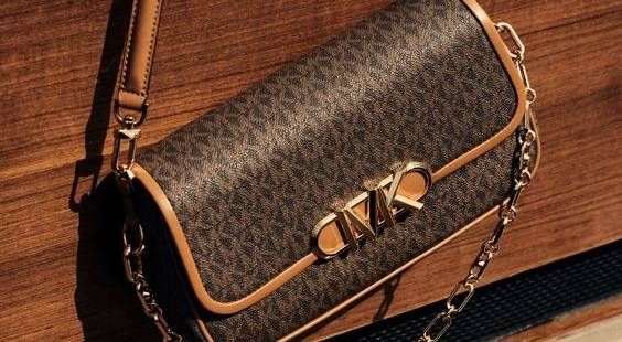 Túi Michael Kors và Xu Hướng Thời Trang Hiện Đại