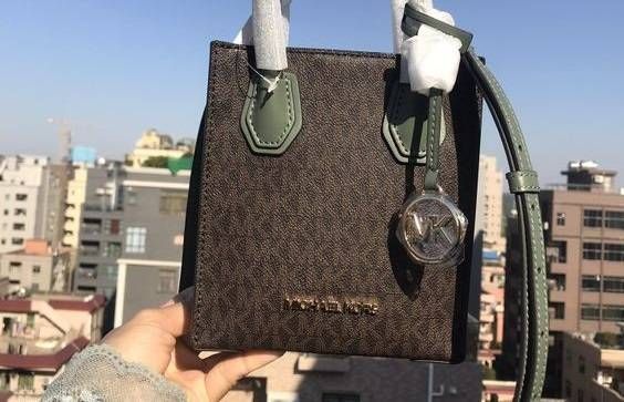 Túi Michael Kors: Kết Hợp Hoàn Hảo Giữa Phong Cách Tiện Ích