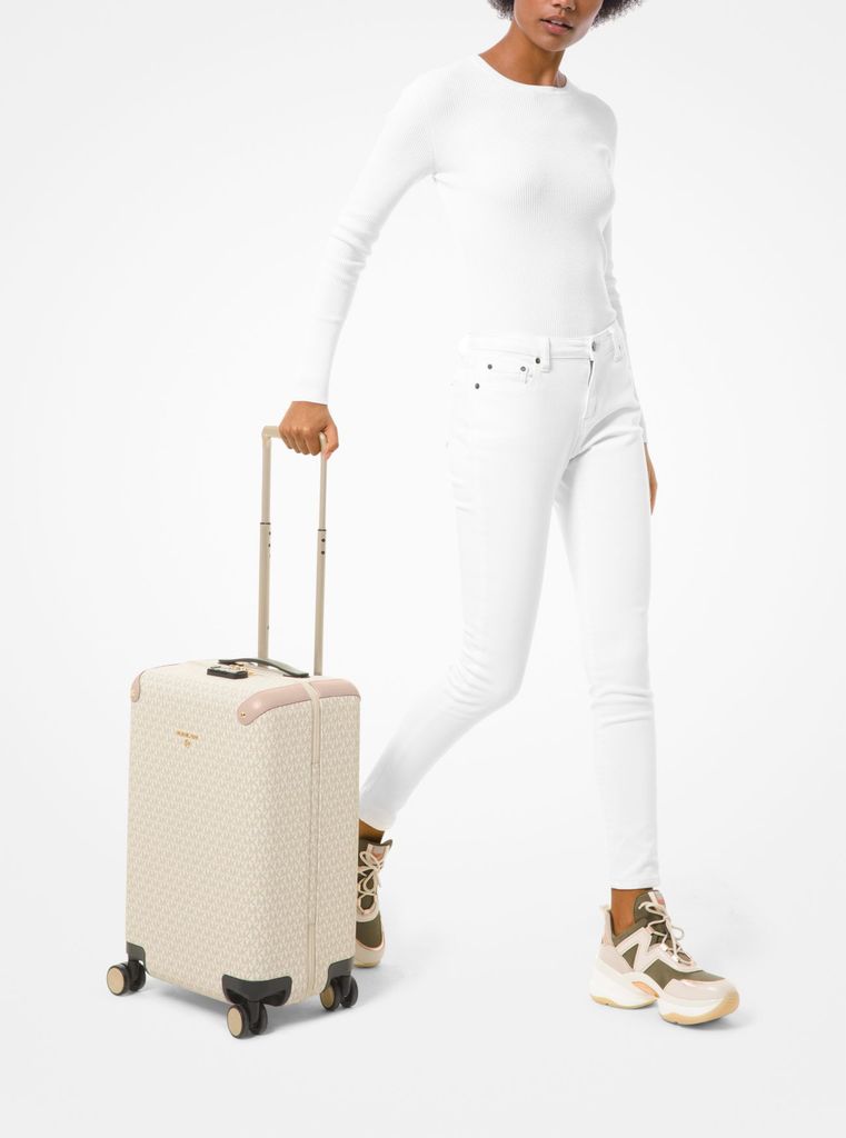 Logo Suitcase của Michael Kors đặc biệt 2022