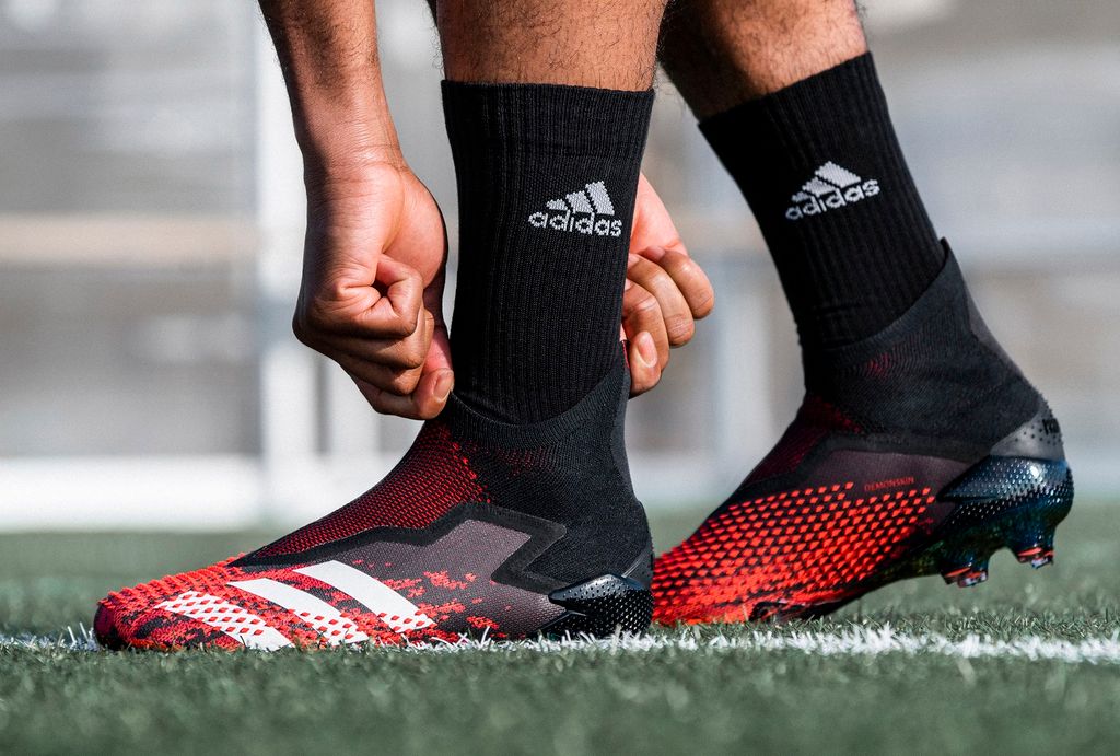 Giày đá bóng Adidas Predator và sự phát triển không ngừng