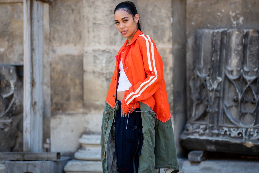 Gợi ý trang phục đi chơi thật phong cách sau giờ làm