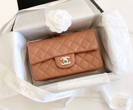 Điểm qua vài nét về chiếc túi Chanel 21P caramel mini