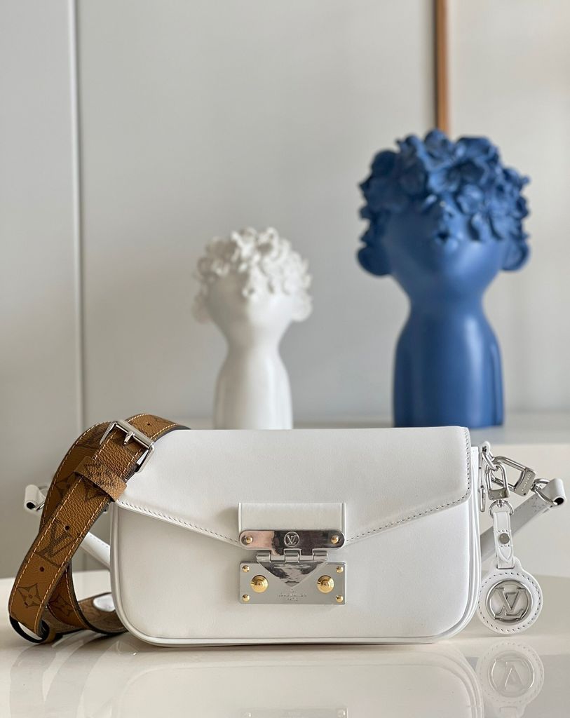 Louis Vuitton ra mắt túi xách Swing