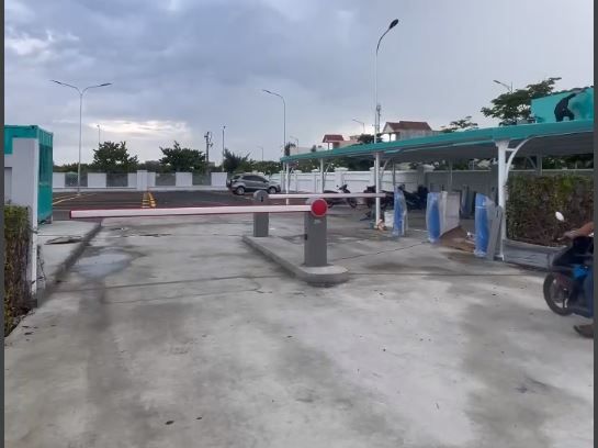 Hệ thống Barie - Trạm sạc xe điện Vinfast