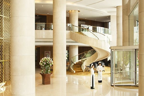 Cửa xoay Khách sạn Crowne Plaza Hà Nội