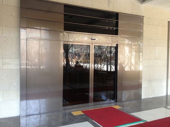 Cửa kính tự động tại Nhà máy Samsung